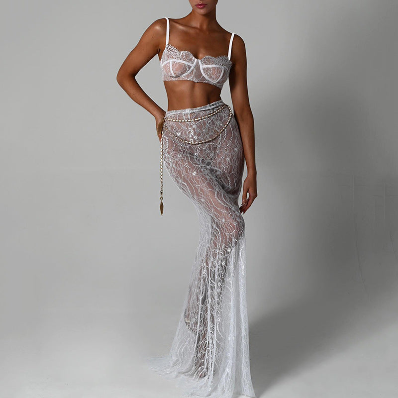 Luxurious Fishtail Evening Gown with Floor-Sweeping Train